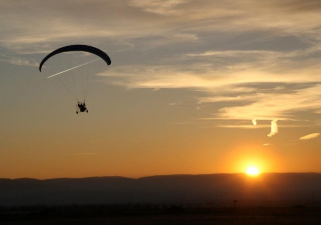  Parapente ao pôr do sol 